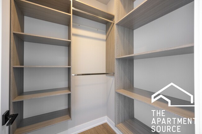 Building Photo - 2351 W Flournoy St