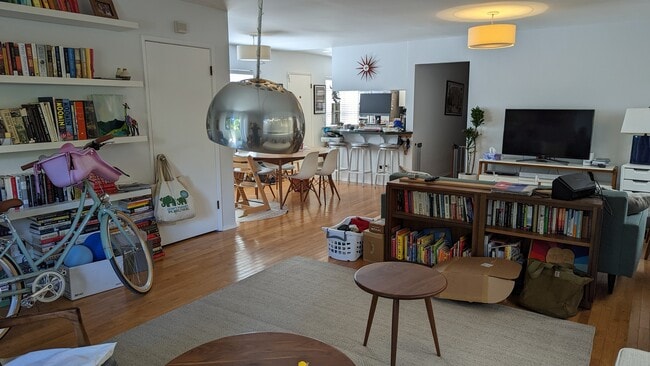 Living room/dining area - 33 Paloma Ave