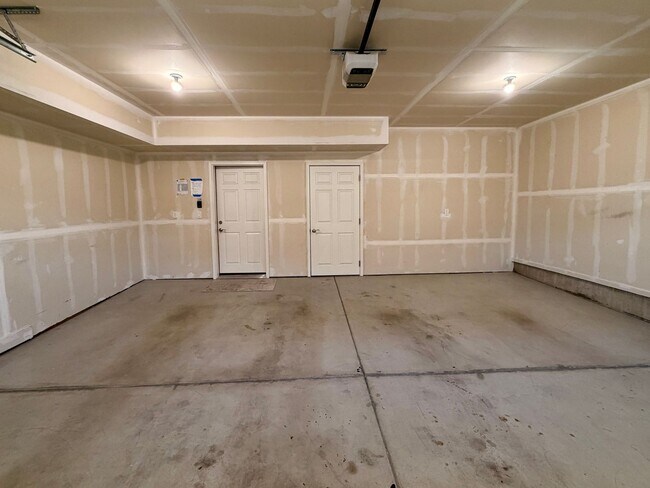 Building Photo - Move-In Ready 3-Story Townhome with Loft & 2-Car Garage