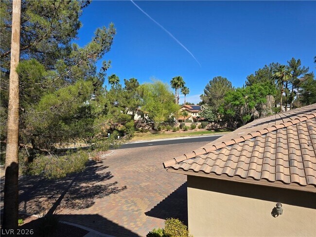 Building Photo - 2050 W Warm Springs Rd