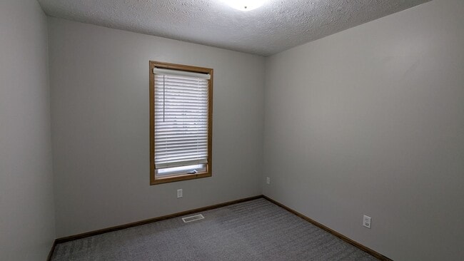 Building Photo - 3-bedroom raised ranch with finished basement and great flow