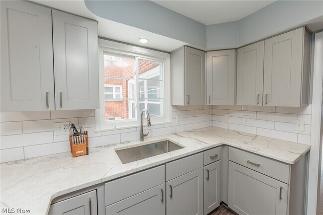 Building Photo - 2539 Warrensville Center Rd