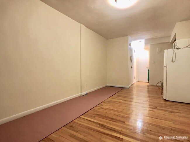 Primary Photo - 260 W 27th St