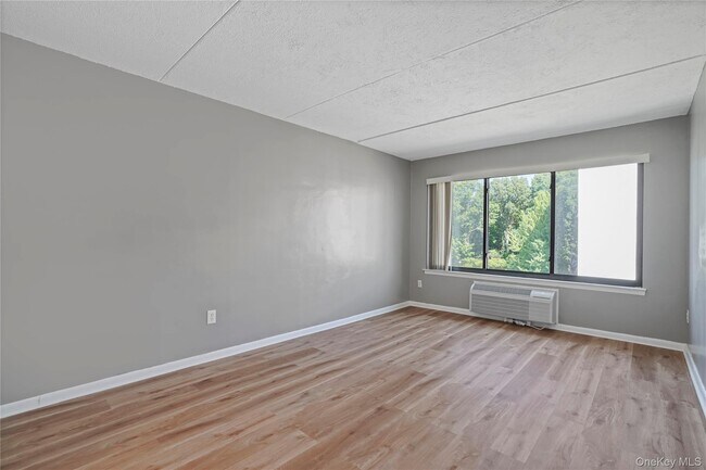 Building Photo - 200 High Point Dr