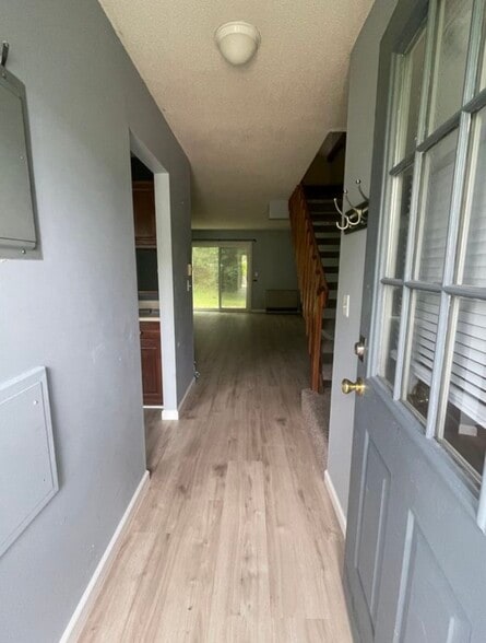 Primary Photo - 149 Ledgewood Cir