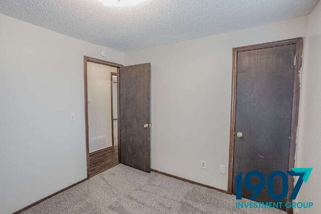 Building Photo - Charming 3-Bedroom Home in Moore with Spac...