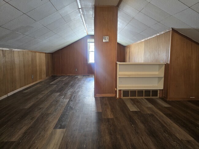 Building Photo - 19404 Kenosha St