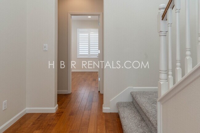 Building Photo - Questa Village - Mountain House- Spacious & Stylish 5-Bedroom Retreat in Mountain House – 3.5 Bat...