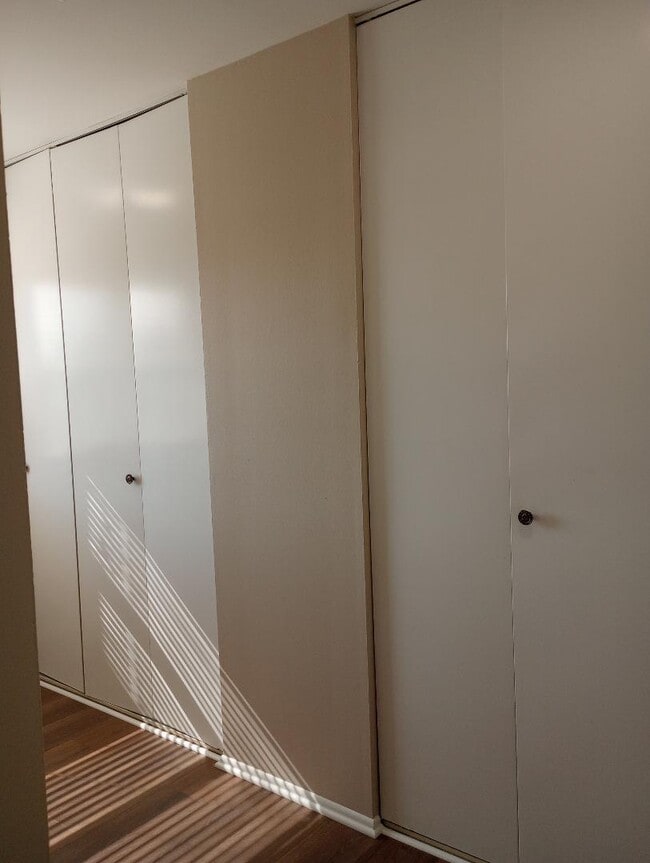 Building Photo - 110 Queens Cove
