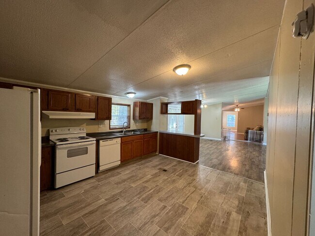 Building Photo - 161 Flournoy Lucas Rd
