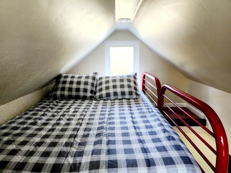 Building Photo - 6091 Dutch Mine Rd