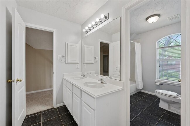 Building Photo - 4426 Park Bend Dr