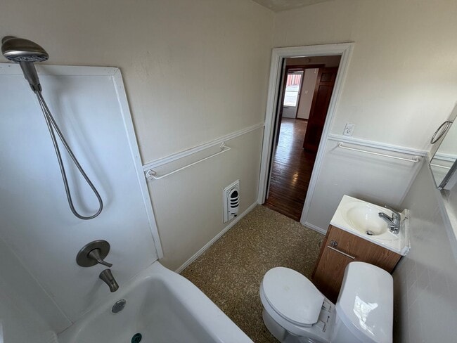 Building Photo - 1411 S Ong St