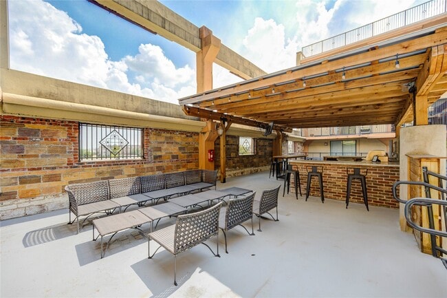 Building Photo - 2205 McKinney St