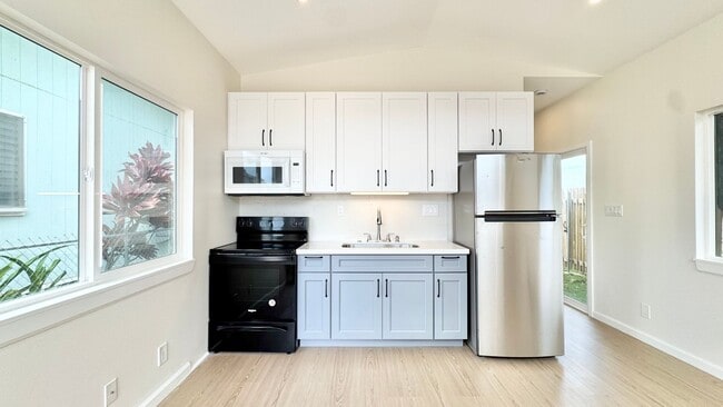 Building Photo - BRAND NEW 1 BED/1 BATH IN THE HEART OF KAI...