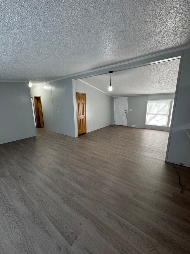 Building Photo - Very large yard great location a nice older doublewide Home