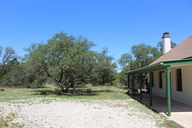 Building Photo - Quiet home nestled on 5 acres in the country