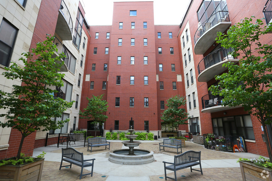 Courtyard - Riverview Terrace