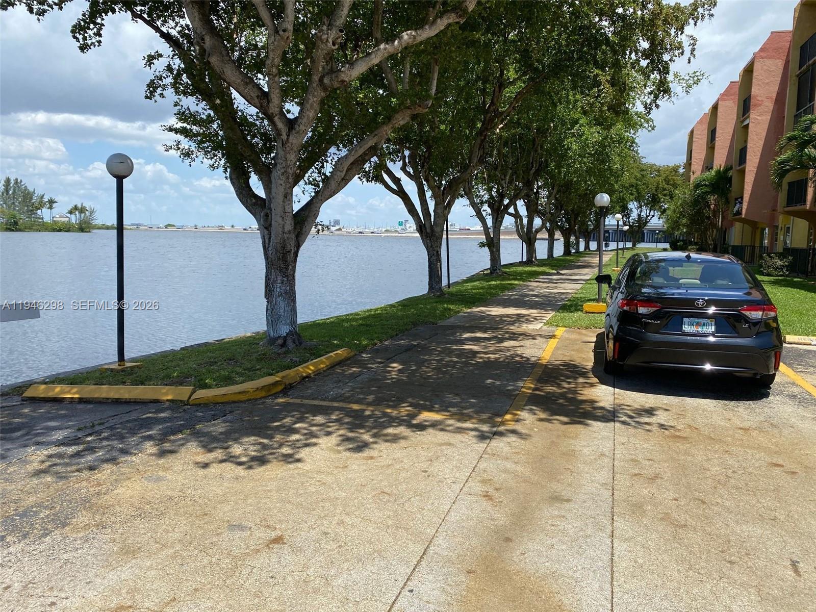 Building Photo - 805 NW 7th Street Rd