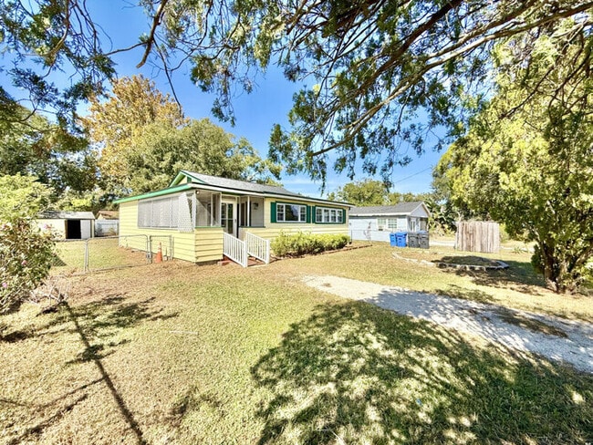 Building Photo - 5506 Staley Dr