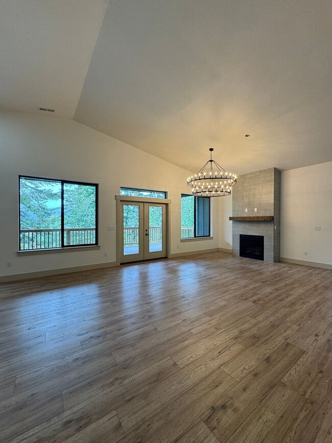 Building Photo - Luxury Rural Home Close to Town for Lease
