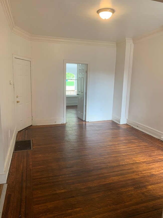Building Photo - 2 Bedroom 1st Floor-Parking- Penn Park Area York City