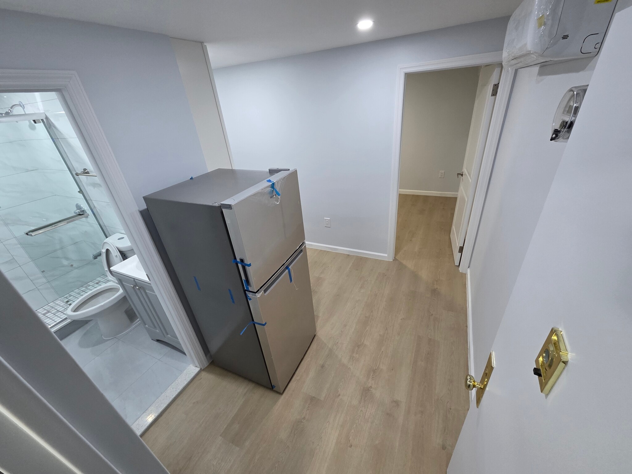 1-bedroom small unit - 3258 86th St