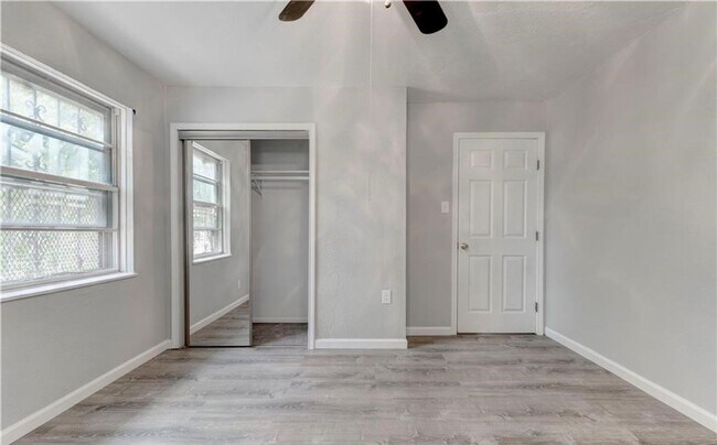 Building Photo - Renovated 3-bedroom House!