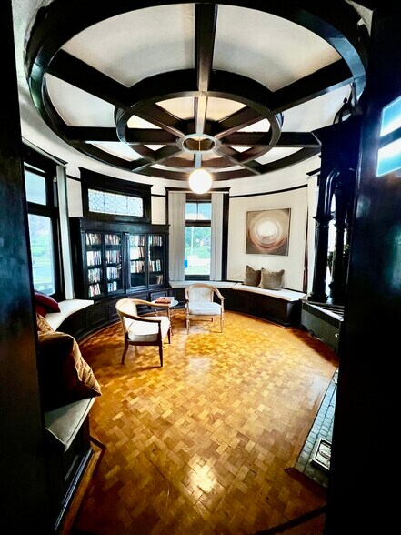 Building Photo - 228 N Arlington Ave