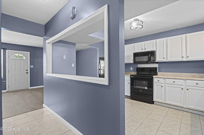 Building Photo - 106 King George Ct