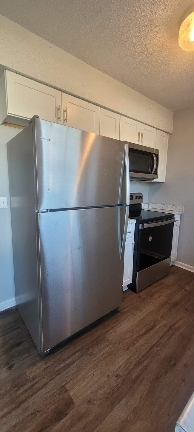 Building Photo - 3301 Chesapeake Cir