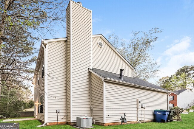 Building Photo - 2585 Lake Royale Dr