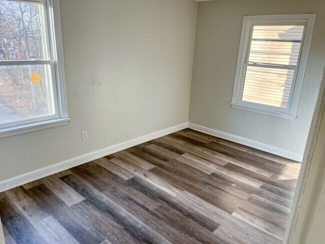 Building Photo - Beautifully Updated Columbus Home with Fir...