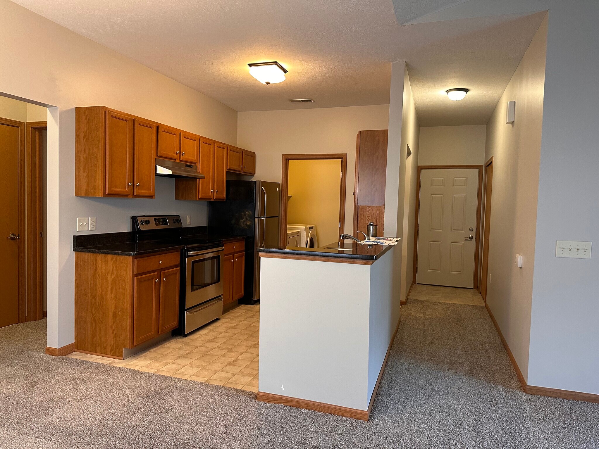 Building Photo - 1065 Reimer Rd