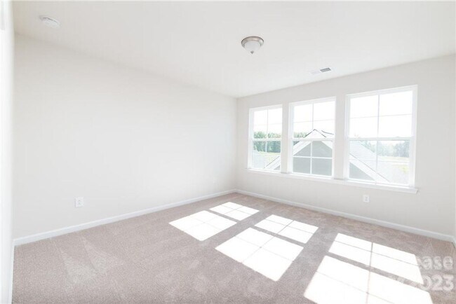 Building Photo - 3 bedroom town home in Rea Farms- walkable community to restaurants, shops, walking trails