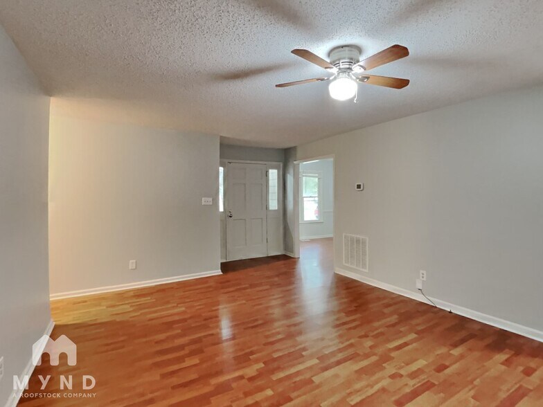 Building Photo - 303 Indian Springs Dr