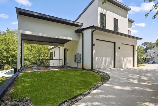 Building Photo - 1756 N Akin Dr NE