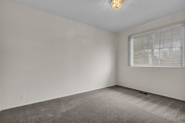 Building Photo - Prime Park Meadows Home