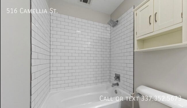 Building Photo - 516 Camellia Dr