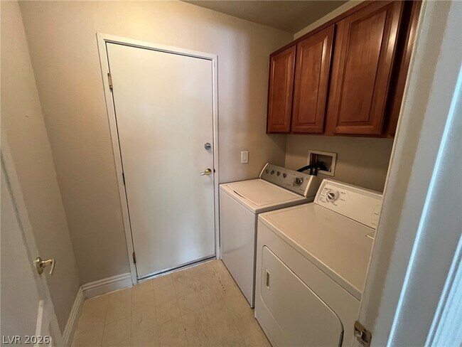 Building Photo - 3213 Regal Swan Pl