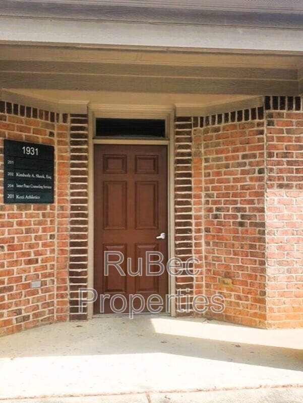 Building Photo - 1931 J N Pease Pl