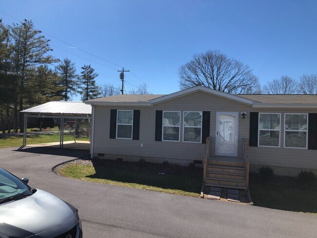 Building Photo - 1316 Cora Ln