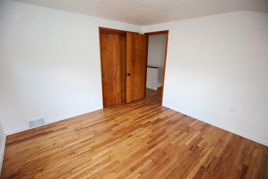 Bedroom 1 - 1213 Monongahela Blvd