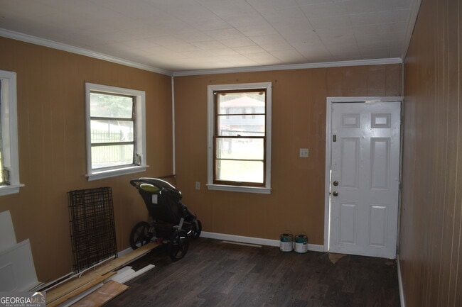 Building Photo - 1387 Dewey St