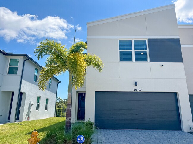 Building Photo - 3937 SE Mentmore Ln