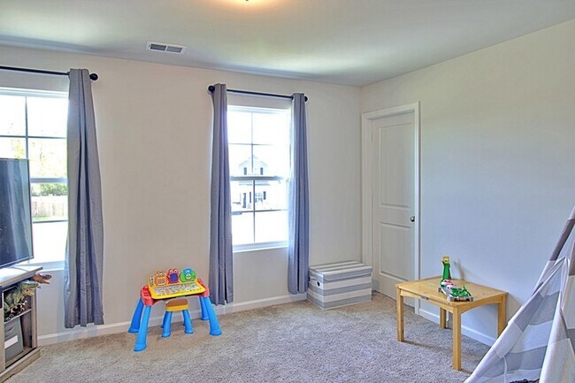 Building Photo - 147 Enclave Wy