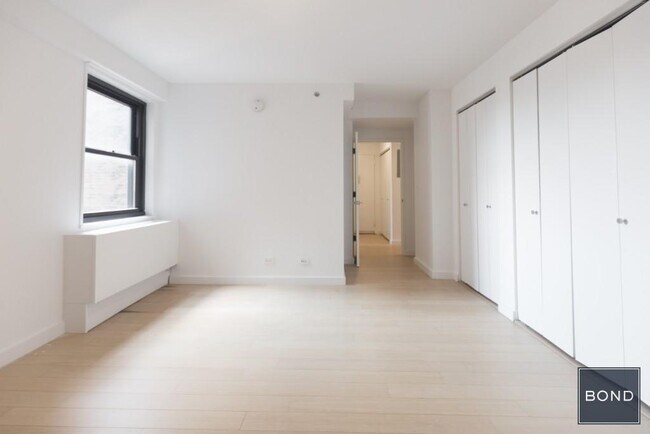 Building Photo - 222 E 39th St