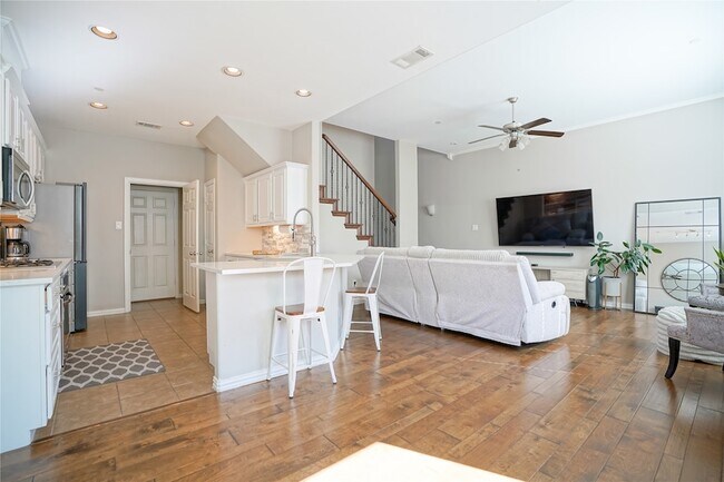 Building Photo - 4650 Penelope Ln