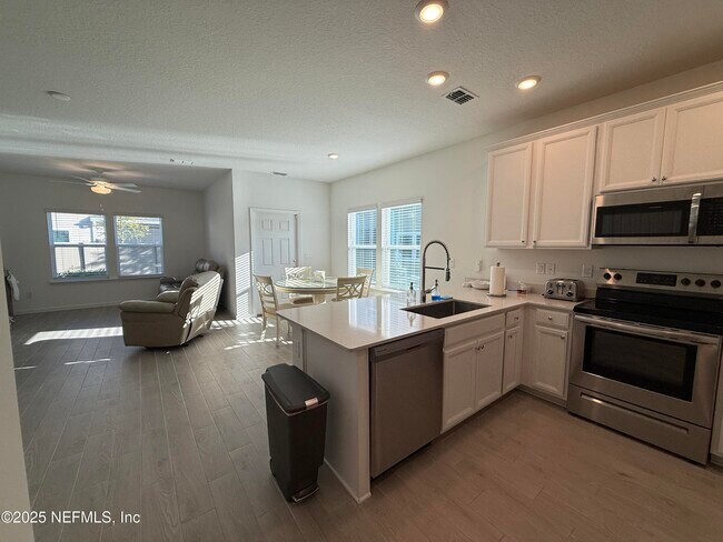 Building Photo - 72 Bramble Ct