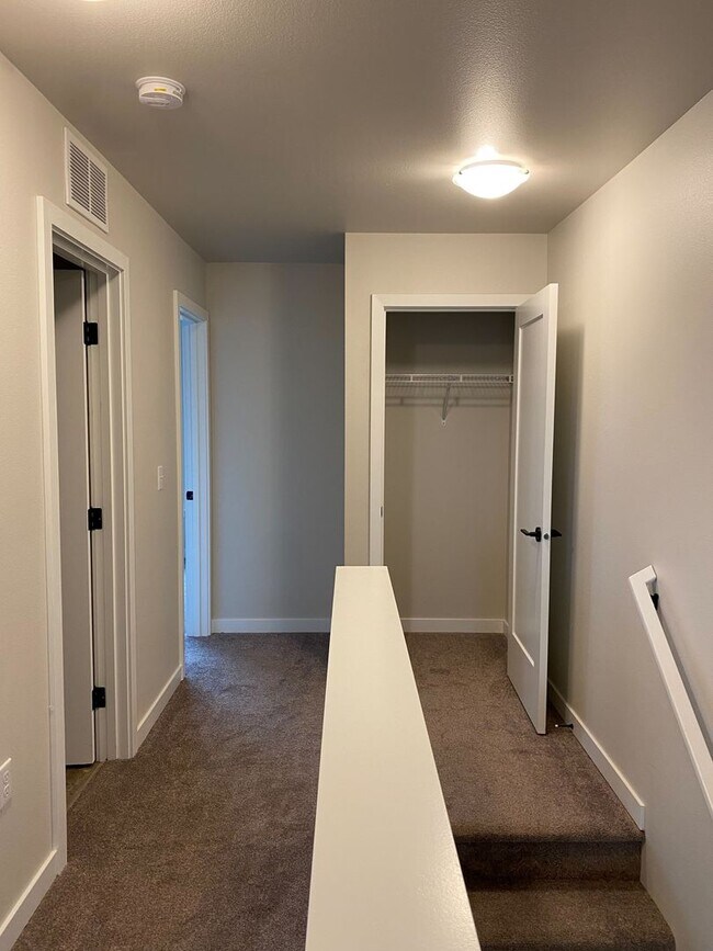 Building Photo - Brand new 3 and 4 Bedroom Townhomes in Lacey!